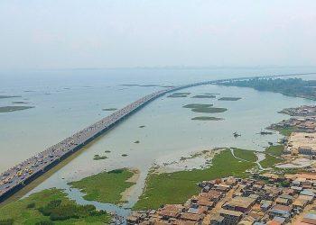 Woman jumps off third Mainland Bridge, Dies